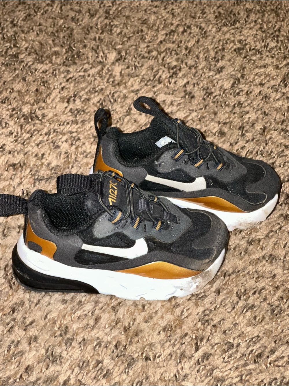 Nike AIR MAX 270 React Kids Shoes BLACK GOLD size 4C